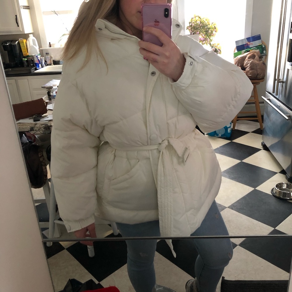 Oversize white puffer jacket